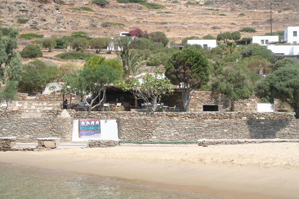 Petra Holiday Village イオス島 チョーラ エクステリア 写真