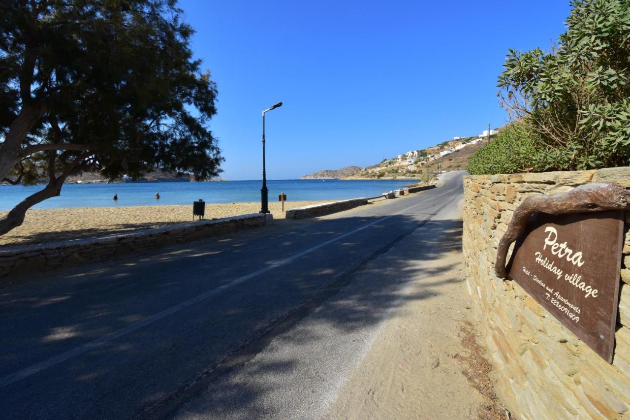 Petra Holiday Village イオス島 チョーラ エクステリア 写真