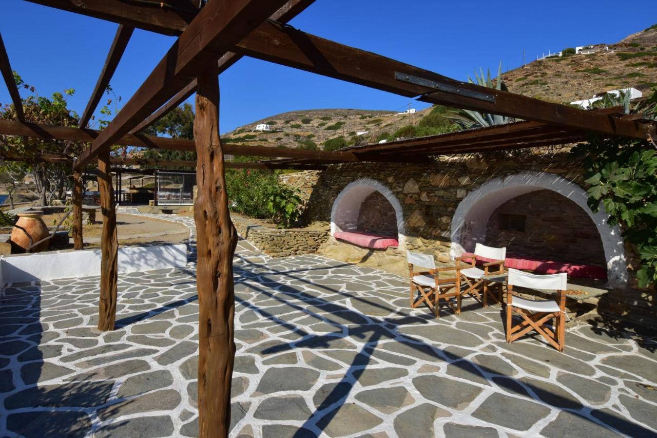 Petra Holiday Village イオス島 チョーラ エクステリア 写真