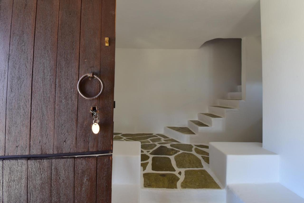 Petra Holiday Village イオス島 チョーラ エクステリア 写真